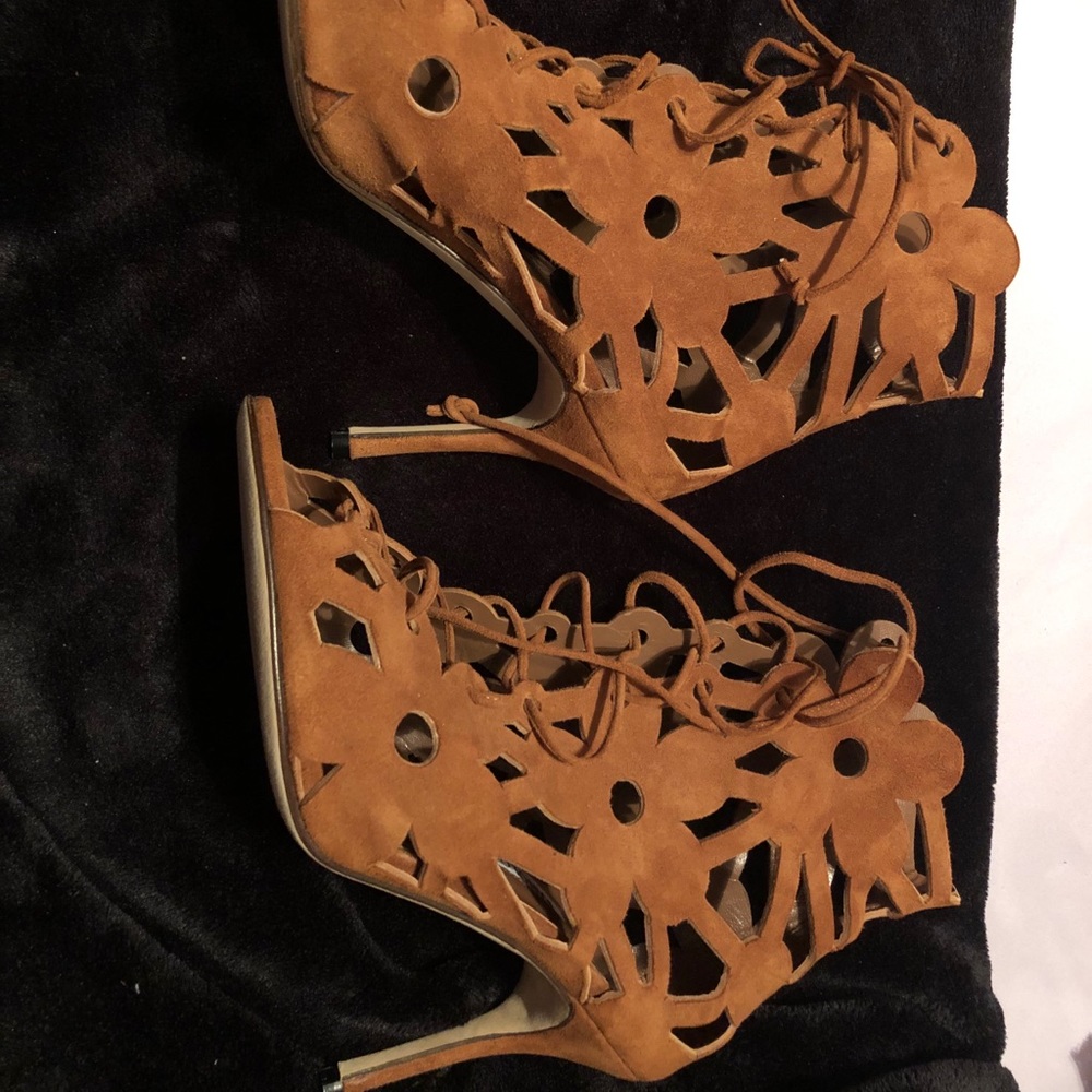 Shoes - Picture 2 of 6